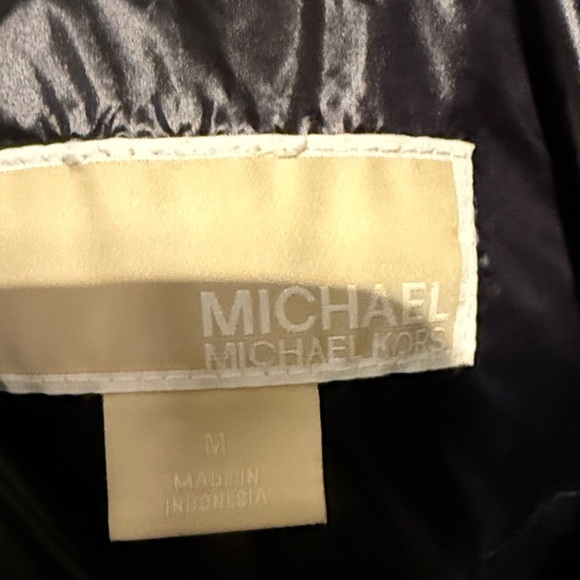 MICHAEL Michael Kors Women’s Medium Shiny Black Puffer Jacket with Faux Fur Trim - Picture 2 of 14